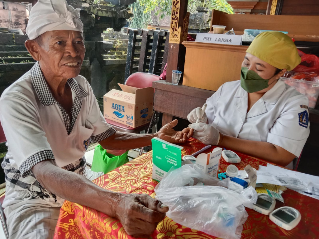 Kegiatan Posyandu Lansia Di Banjar Sangiang